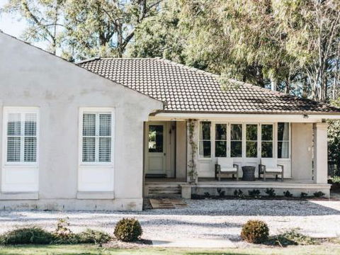 KIRRIEMUIR Burradoo Southern Highlands 4pm Check Out Sunday - Events Australia 0