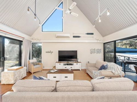 Sea Loft At Hyams Full House 4pm Check Out Sundays - Events Australia 2