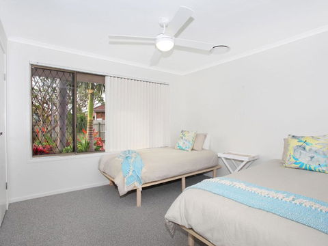 April 19 4 Bedroom Home On Canal With Pool Pontoon Aircon & WiFi! - Events Australia 2