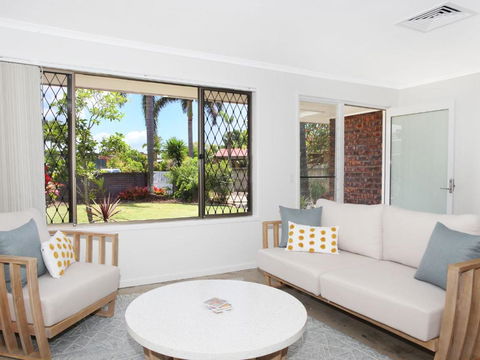 April 19 4 Bedroom Home On Canal With Pool Pontoon Aircon & WiFi! - Events Australia 4