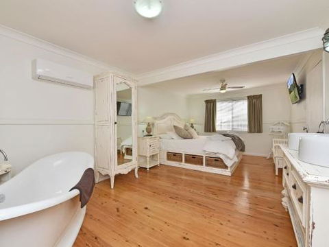 Olive Grove Villa 3 Suite With Large Bath - Events Australia 2