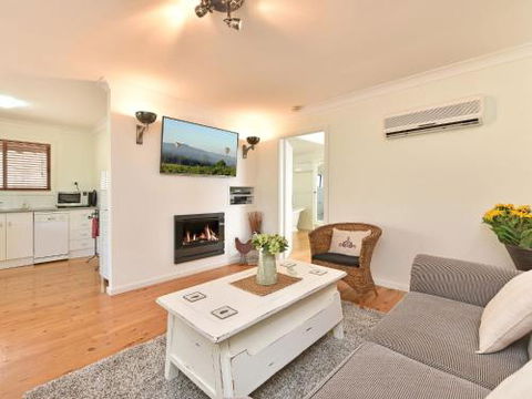 Olive Grove Villa 3 Suite With Large Bath - Events Australia 1