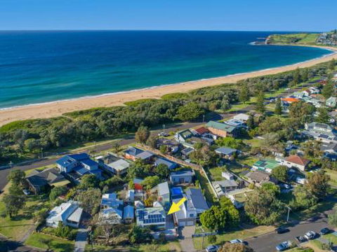 THE OASIS Werri Beach 4pm Check Out Sundays - Events Australia 0