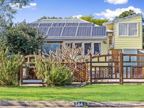 THE OASIS Werri Beach 4pm Check Out Sundays - Events Australia 1