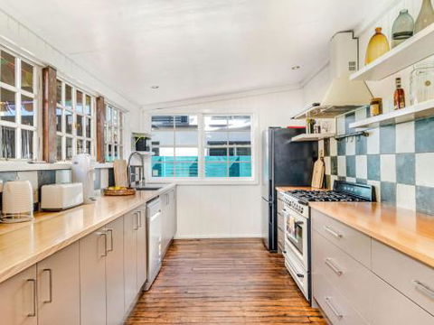 THE OASIS Werri Beach 4pm Check Out Sundays - Events Australia 5