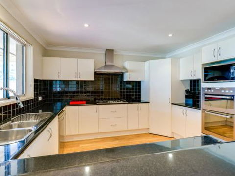 Loralyn In Sanctuary Point 4pm Check Out Sundays - Events Australia 2