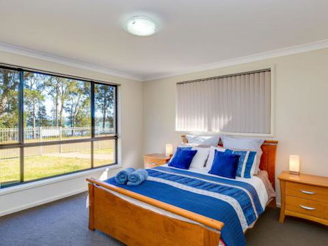 Loralyn In Sanctuary Point 4pm Check Out Sundays - Events Australia 1