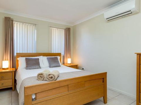 Loralyn In Sanctuary Point 4pm Check Out Sundays - Events Australia 4