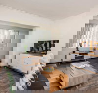 Stylish Apartment in Leafy South Perth - Events Australia