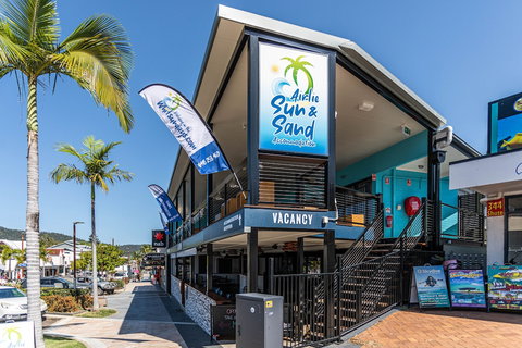 Airlie Sun & Sand Accommodation 3 - Events Australia 1