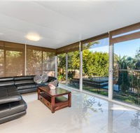 Spacious 4 Bedroom House The Hill
