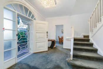 Spacious 4 Bedroom House The Hill - Events Australia 2