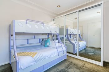 Spacious 4 Bedroom House The Hill - Events Australia 3