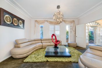 Spacious 4 Bedroom House The Hill - Events Australia 5