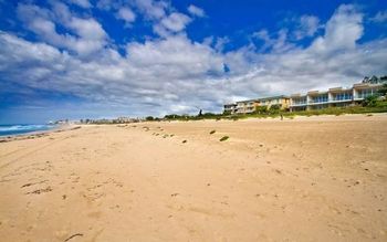 Nautilus Beachfront Apartment 12 - Events Australia 5