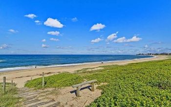 Nautilus Beachfront Apartment 12 - Events Australia 1