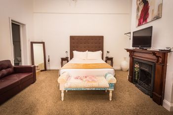 Spooky Hall Motel - Events Australia 1