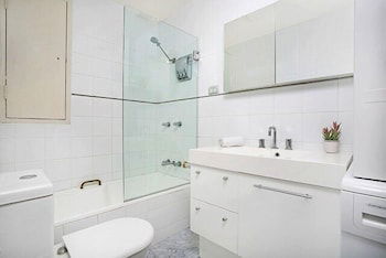 The Apartment Service CL405 - Tourism Bookings 2