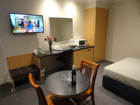 Victoria Lodge Motor Inn And Apartments - Events Australia 1