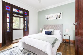 Spacious 3 Bedroom Minutes To CBD - Tourism Bookings 2