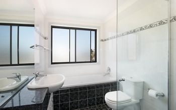 Coogee Townhouse - Events Australia 4