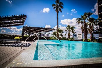 Modern Apartment With Pool & Spa - Tourism Bookings 0
