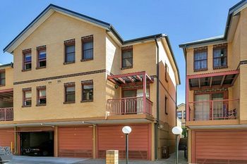 The Apartment Service BMN01 - Tourism Bookings 2