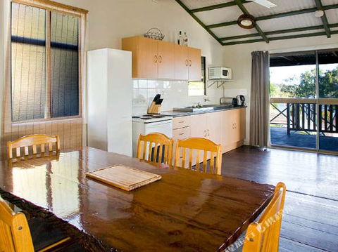 1770 Beach Accommodation Elliot Lodge - Events Australia 3