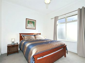 Modern Seaside Sanctuary - Accommodation Europe 4
