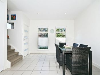 Modern Seaside Sanctuary - Accommodation Europe 3