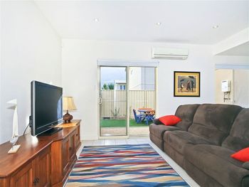 Modern Seaside Sanctuary - Accommodation Europe 6