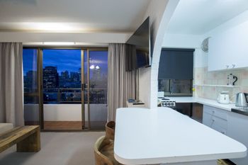 1 BR Park Breathtaking Sydney Skyline - Events Australia 6