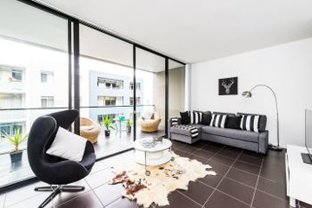 Executive Two Bed Penthouse Studio In The City - Tourism Bookings 0