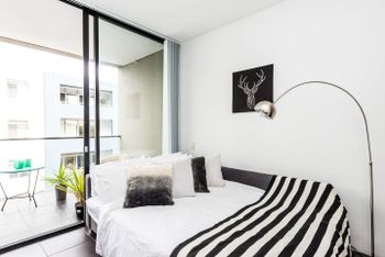 Executive Two Bed Penthouse Studio In The City - Tourism Bookings 1