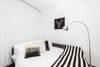 Executive Two Bed Penthouse Studio In The City - Tourism Bookings 3