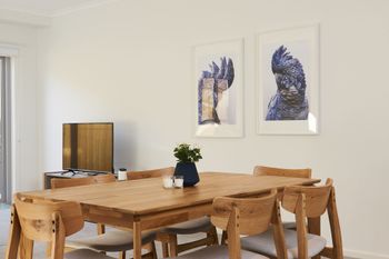Spacious & Bright 1 Bedroom Apartment - Events Australia 4