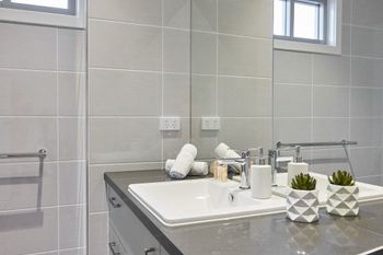 Bright & Updated 1 Bedroom Apartment - Events Australia 4
