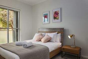 Bright & Updated 1 Bedroom Apartment - Events Australia 5