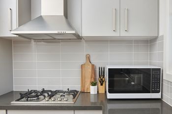 Bright & Updated 1 Bedroom Apartment - Events Australia 6