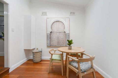 HomeHotel LuxuryHome 500m Crows Nest Shops - Events Australia 0