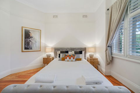 HomeHotel LuxuryHome 500m Crows Nest Shops - Events Australia 6