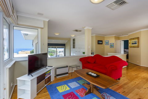 Scarborough Seaview Loft - Events Australia 5