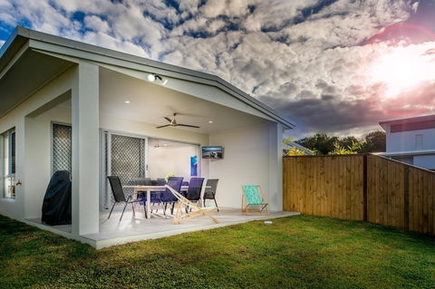 Blue Lagoon Villa B - Events Australia 1