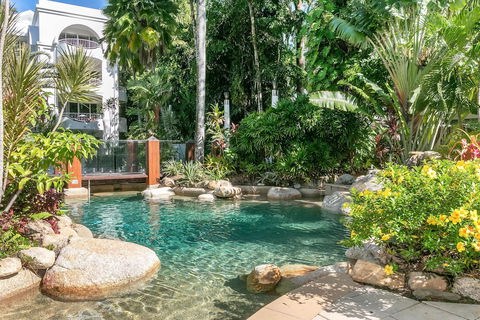 Poolside Apt In Alamanda Beachfront Resort 41 - Events Australia 3