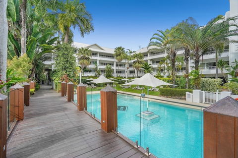 Poolside Apt In Alamanda Beachfront Resort 41 - Events Australia 1