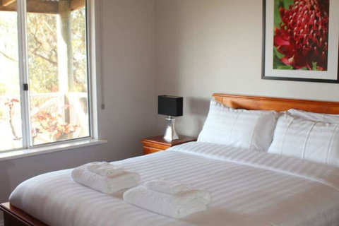 The Sleeping Lady Private Retreat - Events Australia 6