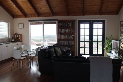 The Sleeping Lady Private Retreat - Events Australia 5