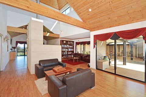 Sensational Heights Bed & Breakfast - Events Australia 3