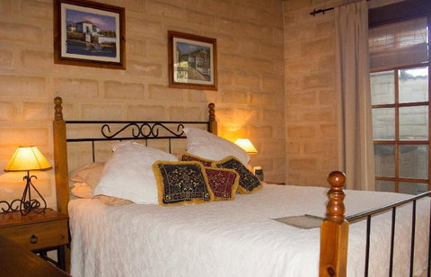 Dees Villa Bed & Breakfast - Events Australia 3