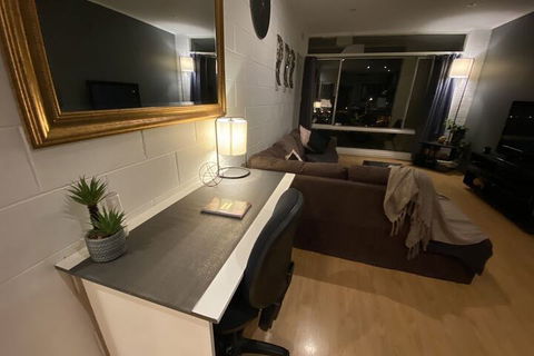 Apartment On Tennyson - Accommodation Europe 5